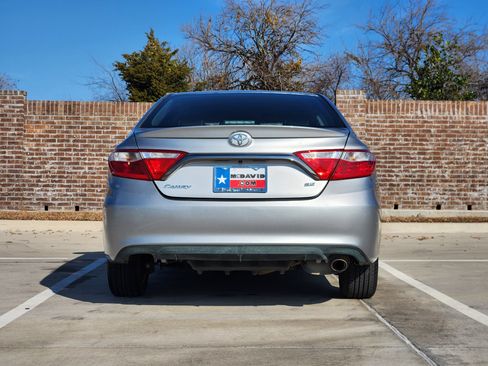 Used 2017 Toyota Camry SE image 7