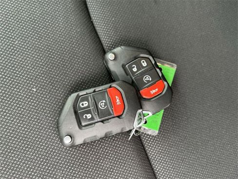 Used 2022 Jeep Gladiator Sport image 25