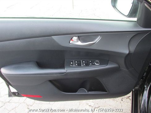 Used 2021 Kia Forte LXS image 9
