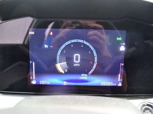 Used 2025 Chevrolet Trax LT w/ LT Convenience Package FWD image 17