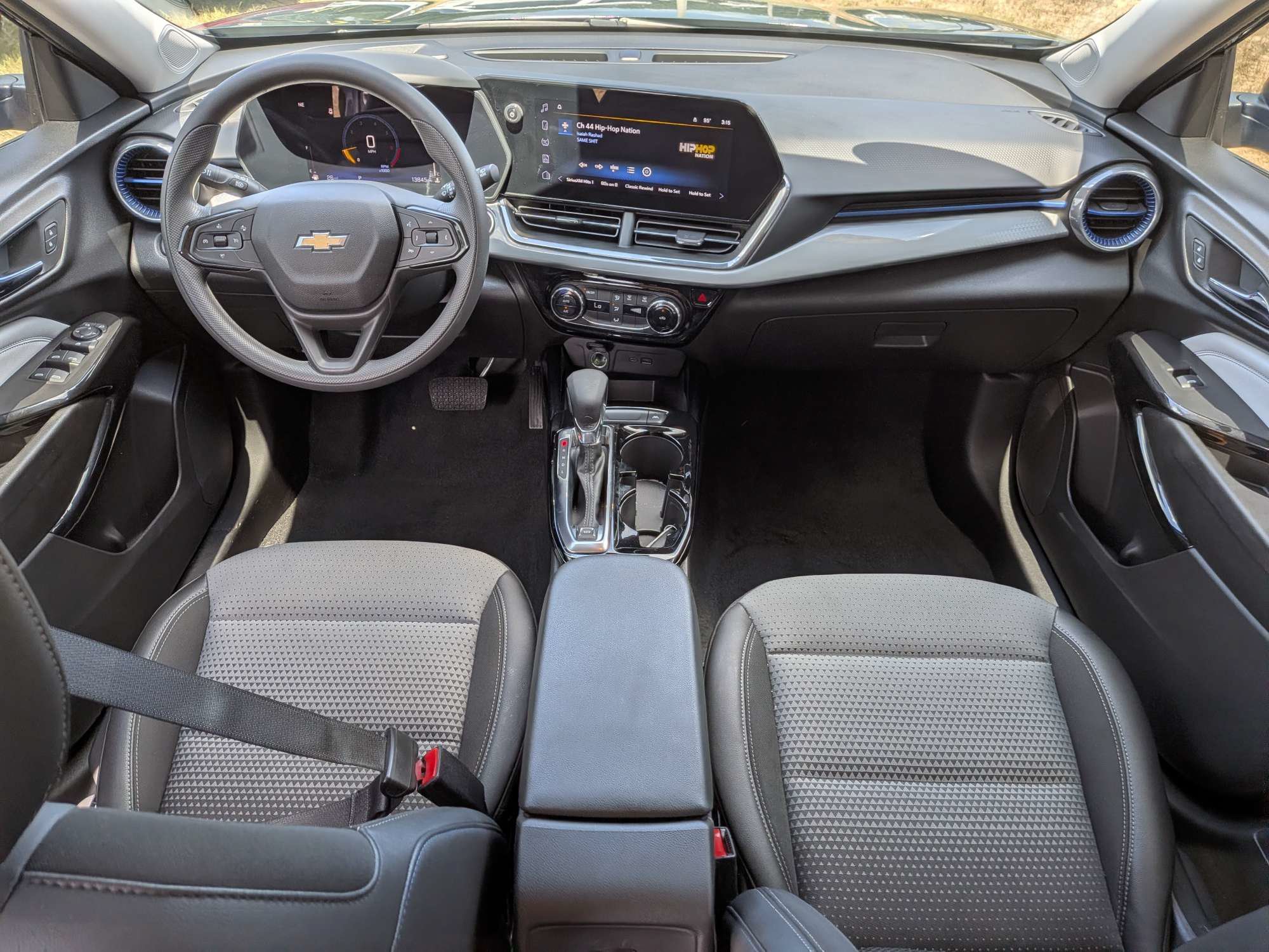 Used 2025 Chevrolet Trax LT FWD image 15
