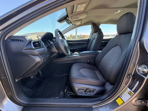 Used 2020 Toyota Camry LE FWD image 30