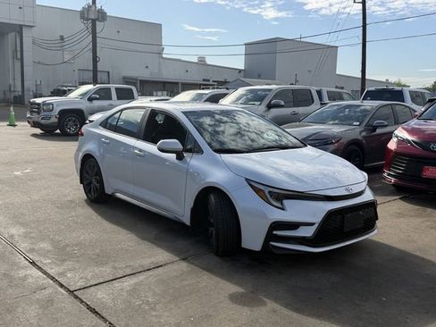 Used 2025 Toyota Corolla XSE image 3