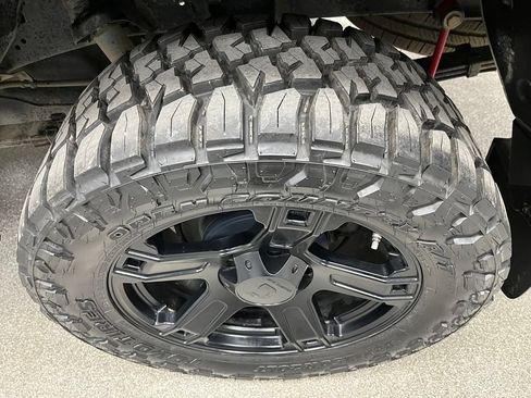 Used 2018 Toyota Tundra SR5 AWD/4WD image 16