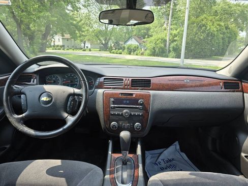Used 2011 Chevrolet Impala LT FWD image 9