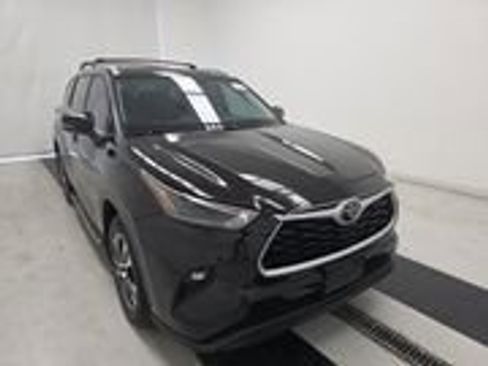 Used 2022 Toyota Highlander XLE image 1