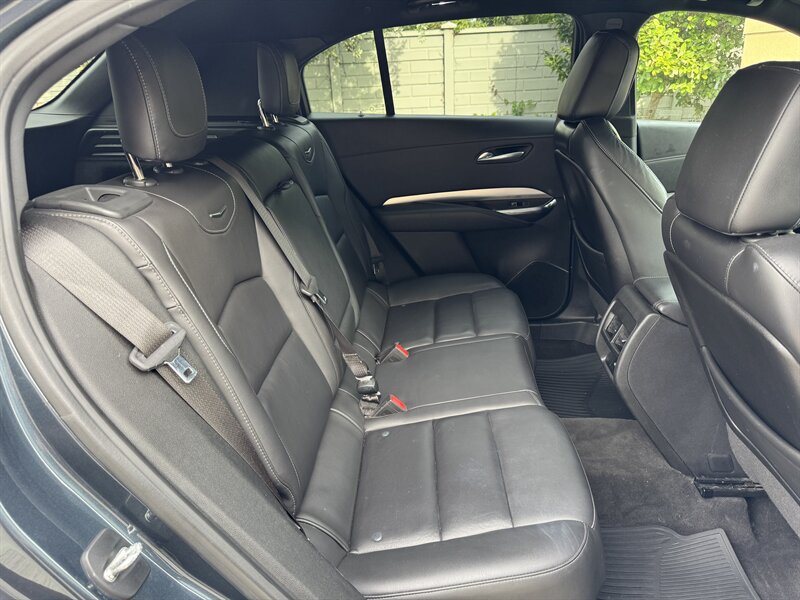 Used 2021 Cadillac XT4 Premium Luxury FWD image 17