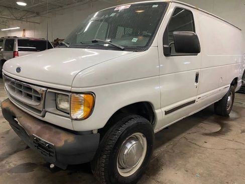 Used 2001 Ford E-250 and Econoline 250 image 1