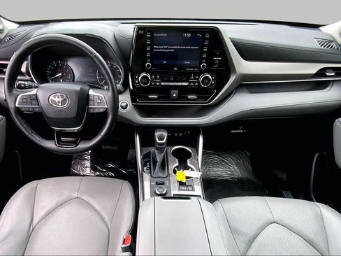 Used 2020 Toyota Highlander Limited AWD/4WD image 16