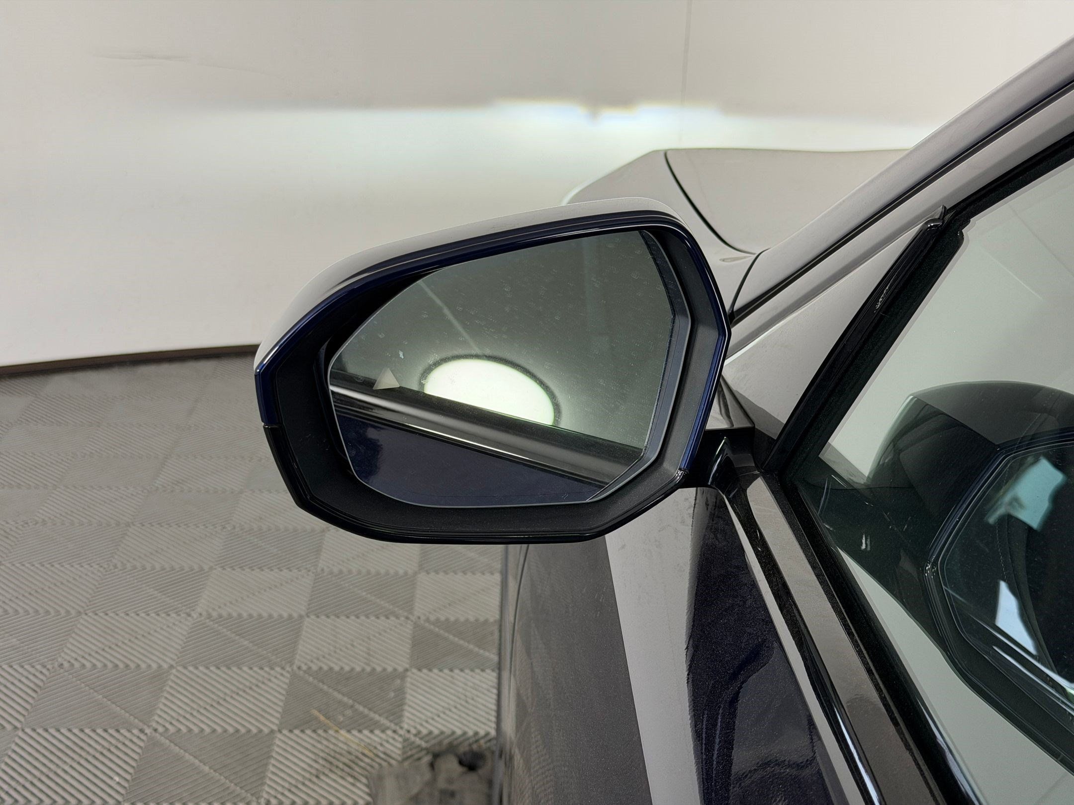 Used 2026 BMW 750e xDrive AWD/4WD image 23