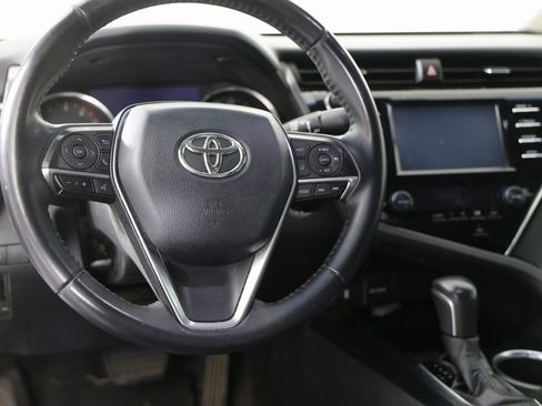 Used 2018 Toyota Camry XSE image 4