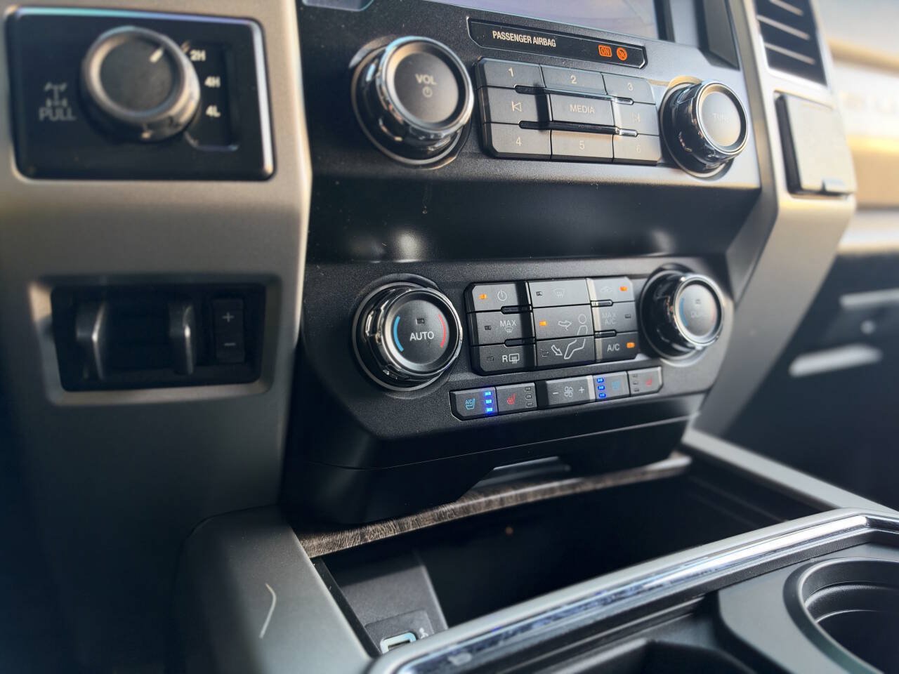 Used 2019 Ford F350 Lariat w/ Lariat Value Package AWD/4WD image 27