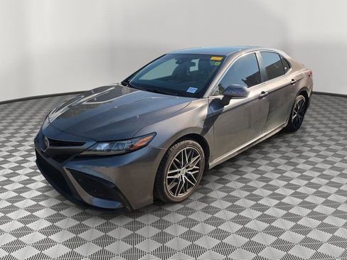 Used 2022 Toyota Camry SE image 2