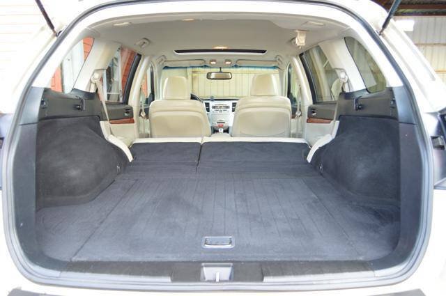 Used 2010 Subaru Outback 2.5i Limited AWD/4WD image 37