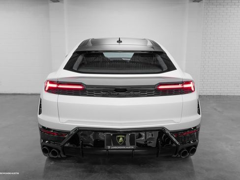 Used 2025 Lamborghini Urus SE image 11