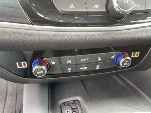 Used 2020 Buick Enclave Essence w/ Sound and Sites Package image 19