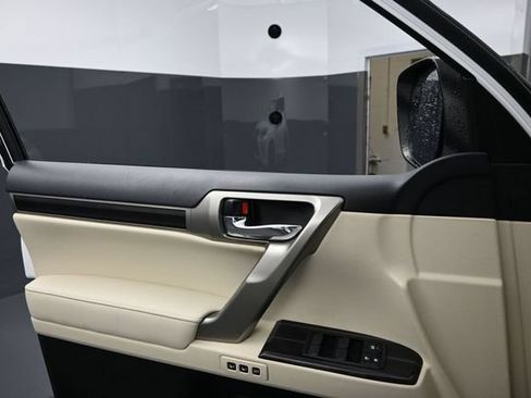 Certified 2020 Lexus GX 460 Premium w/ Premium Package AWD/4WD image 18