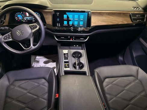 Certified 2024 Volkswagen Atlas SE image 16