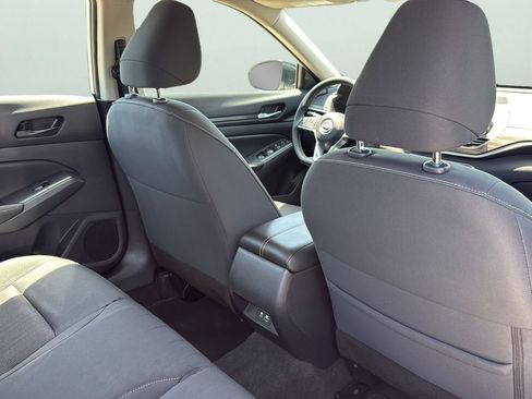 Used 2025 Nissan Altima 2.5 SV FWD image 29