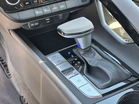 Certified 2024 Hyundai Elantra Blue FWD image 25
