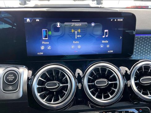 Used 2025 Mercedes-Benz GLB 250 image 32