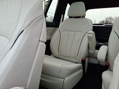 Used 2021 BMW X7 M50i w/ Dynamic Handling Package image 18