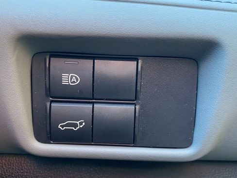 Used 2022 Toyota Highlander LE image 27