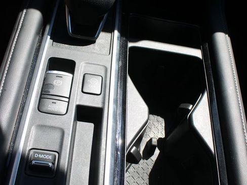 Used 2025 Nissan Pathfinder SL FWD image 43