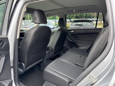 Used 2021 Volkswagen Tiguan SEL AWD/4WD image 11