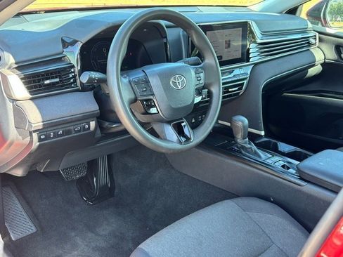 Used 2025 Toyota Camry LE image 10