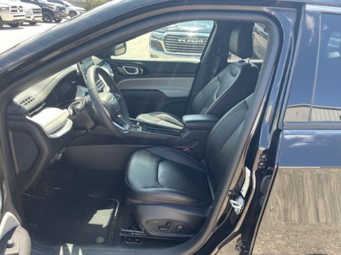 Used 2024 Jeep Compass Limited AWD/4WD image 3