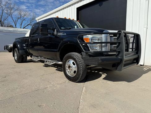 Used 2016 Ford F350 Platinum image 2