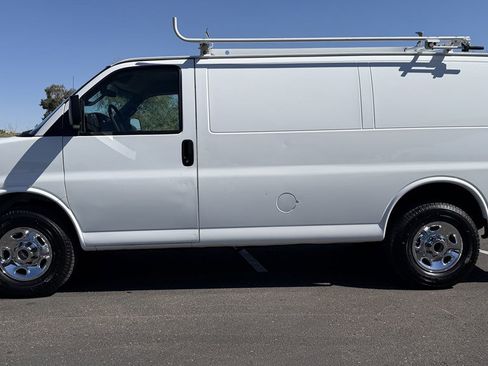 Used 2017 GMC Savana 2500 image 2