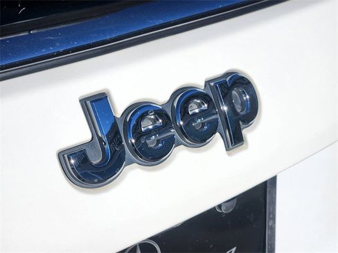 Used 2022 Jeep Compass Limited image 16