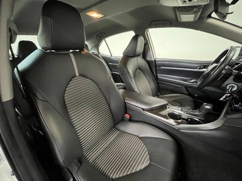Used 2023 Toyota Camry SE FWD image 9