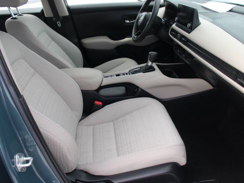 Used 2025 Honda HR-V LX image 17