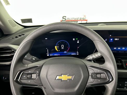 Used 2025 Chevrolet TrailBlazer LT AWD/4WD image 13