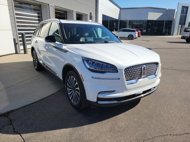 Certified 2023 Lincoln Aviator Reserve w/ Elements Package Plus AWD/4WD image 11