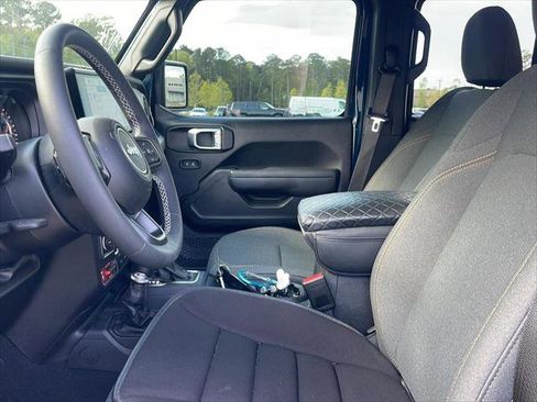 Certified 2025 Jeep Wrangler Willys image 14