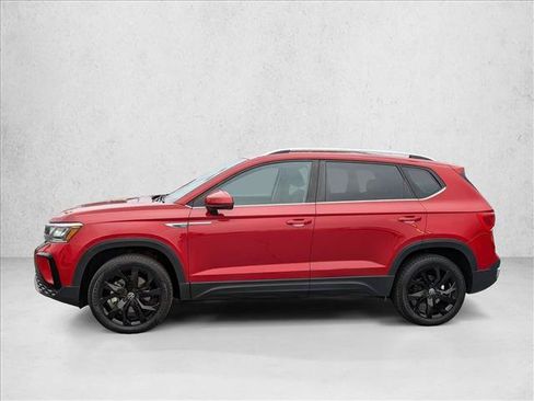 Used 2022 Volkswagen Taos SE FWD image 2