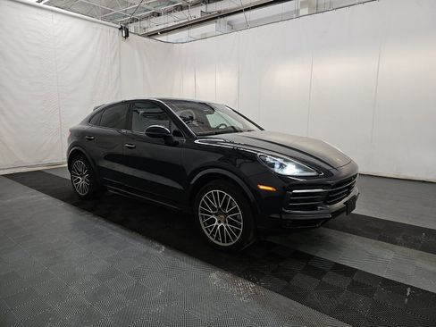 Used 2022 Porsche Cayenne S AWD/4WD image 4