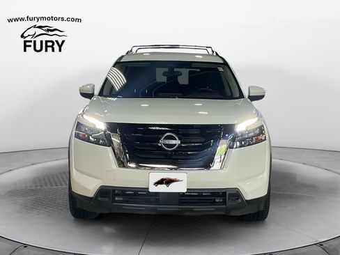 Used 2024 Nissan Pathfinder SV AWD/4WD image 8