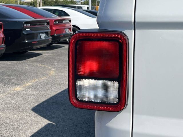 Used 2023 Jeep Gladiator Sport AWD/4WD image 10