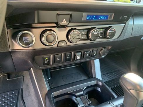 Used 2021 Toyota Tacoma TRD Sport w/ Technology Package AWD/4WD image 25