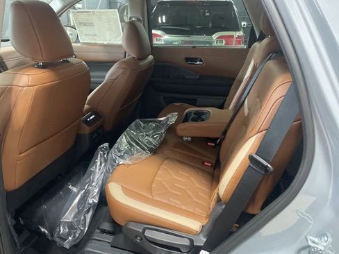 New 2026 Nissan Pathfinder Platinum w/ Cargo Package AWD/4WD image 24
