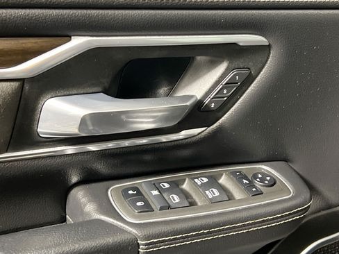 Used 2022 RAM 1500 Laramie AWD/4WD image 16