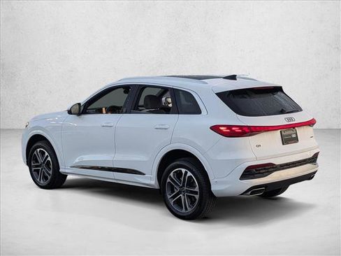 Certified 2025 Audi Q5 Premium w/ Convenience Package image 7