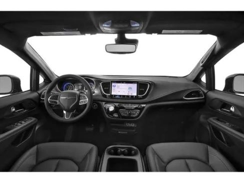 Used 2025 Chrysler Pacifica Select image 10