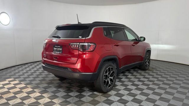 Used 2025 Jeep Compass Limited AWD/4WD image 3