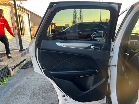 Used 2017 Lincoln MKC Premiere image 19